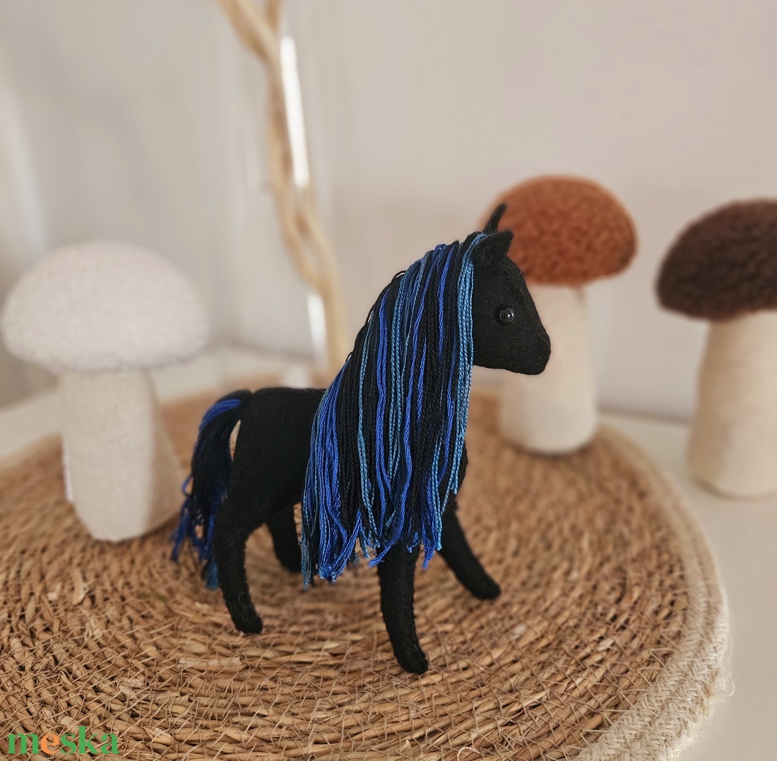 Gyapjúfilc ló  - játék & sport - plüssállat & játékfigura - ló - Meska.hu