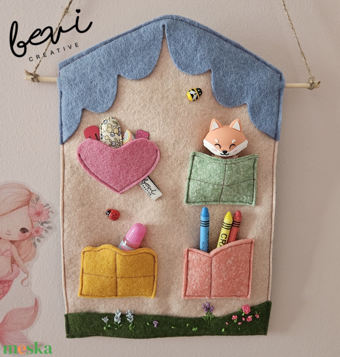Fali tartó pici kincseknek, gyapjúfilc  - otthon & életmód - dekoráció - fali és függő dekoráció - falra akasztható dekor - Meska.hu