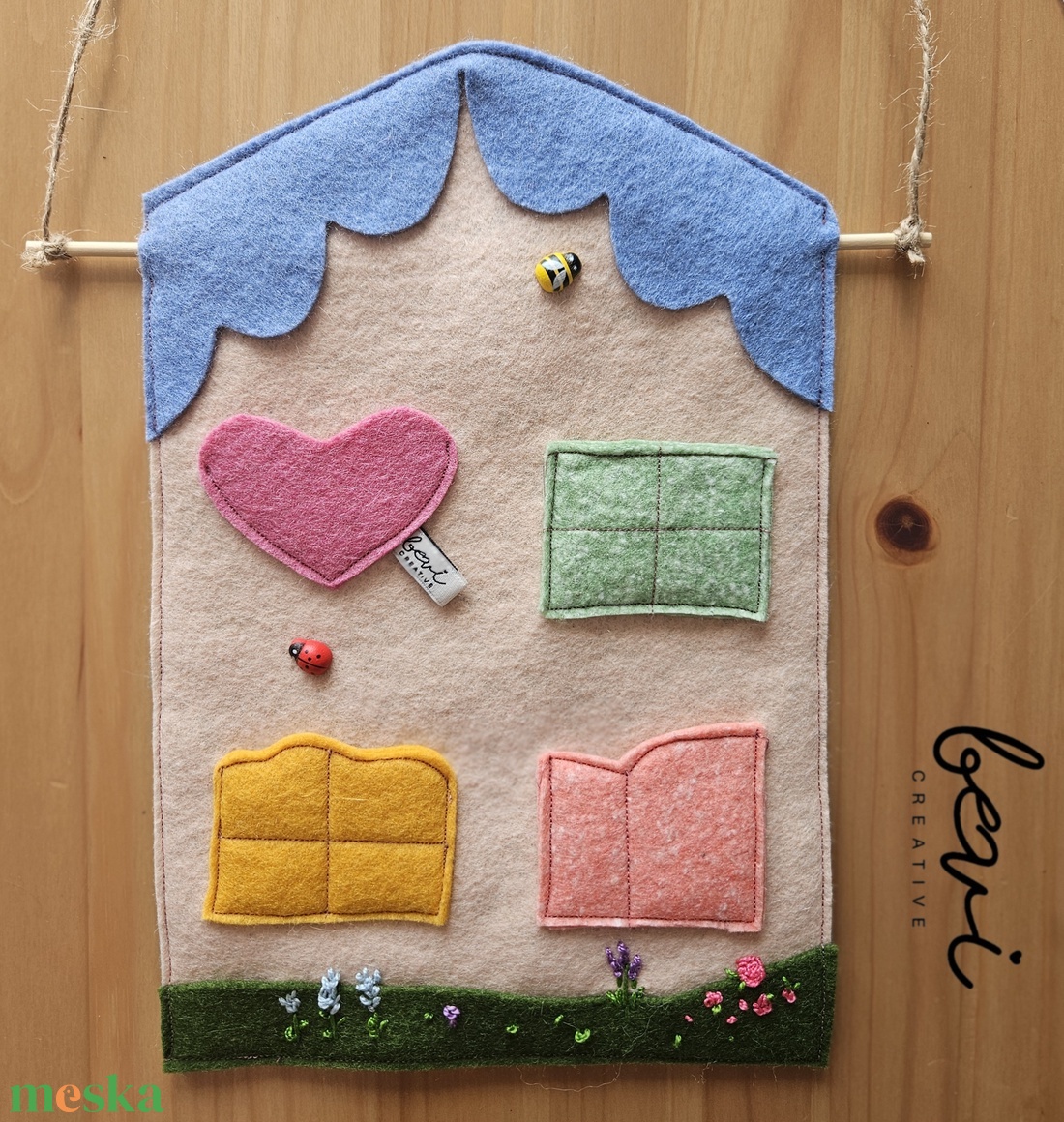 Fali tartó pici kincseknek, gyapjúfilc  - otthon & életmód - dekoráció - fali és függő dekoráció - falra akasztható dekor - Meska.hu