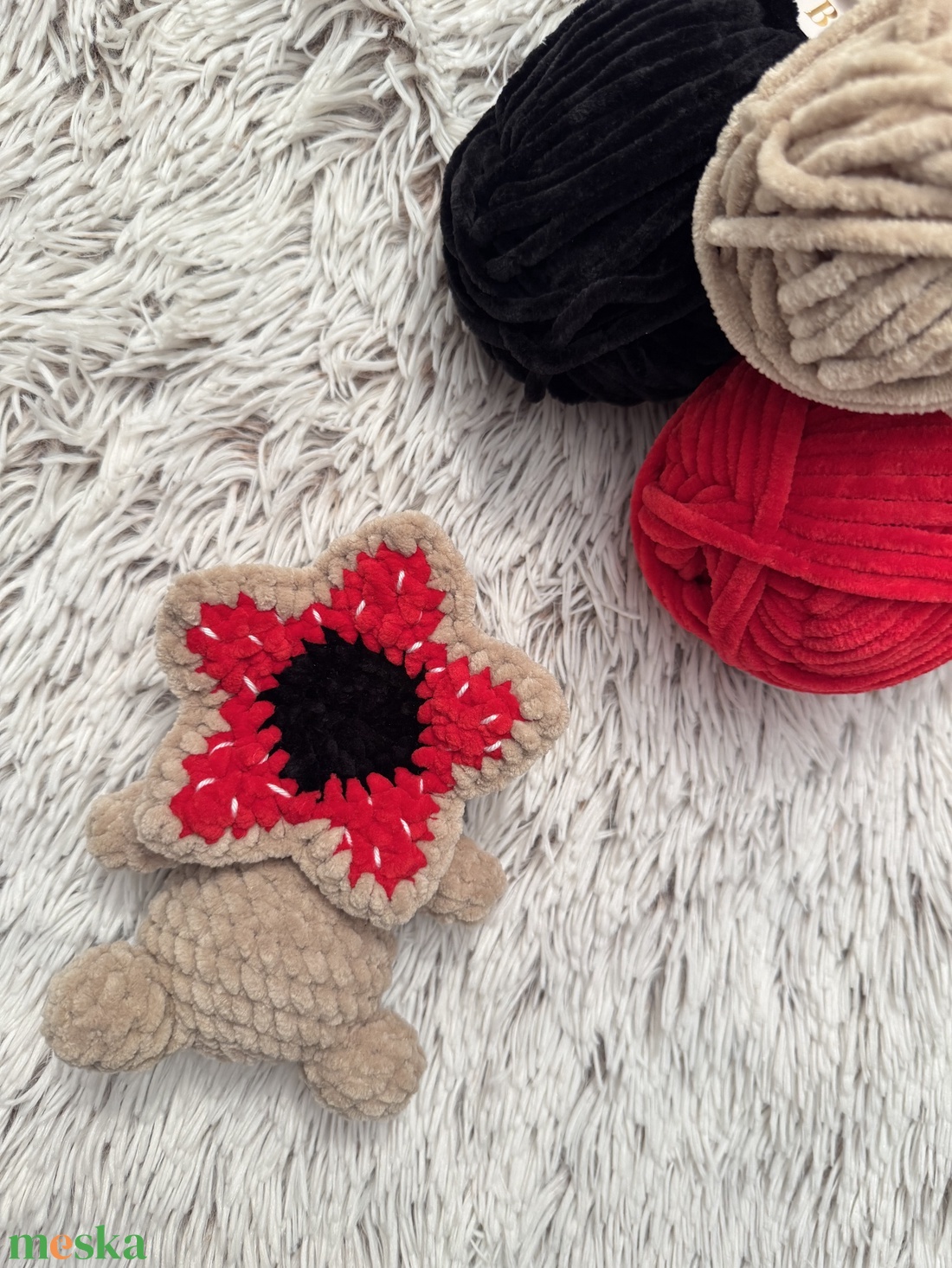 Horgolt baby demogorgon plüss - Stranger things figura - játék & sport - plüssállat & játékfigura - plüss mesefigurák - Meska.hu