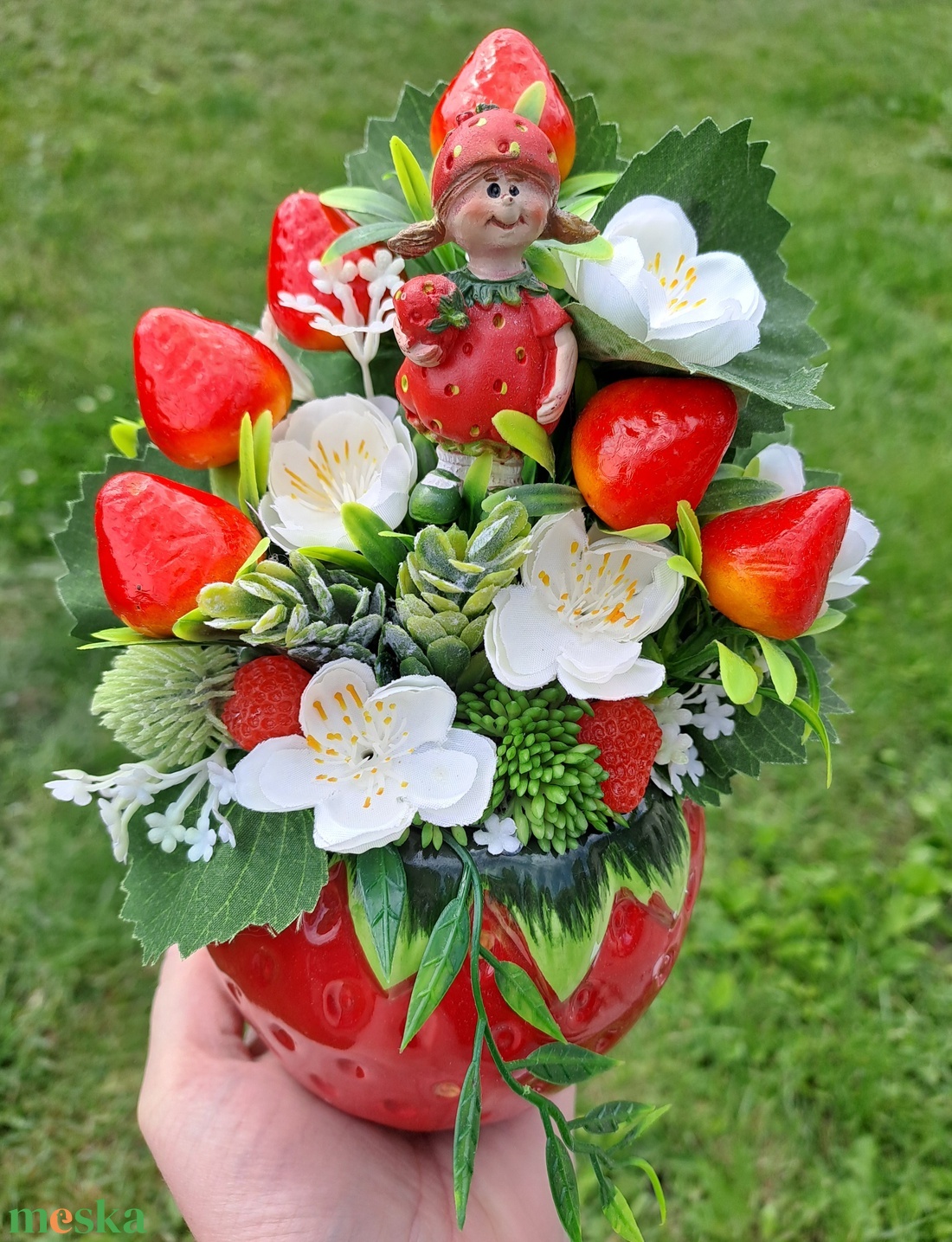 Eper bögrében eprek,eperke figurával - otthon & életmód - dekoráció - asztal és polc dekoráció - asztaldísz - Meska.hu