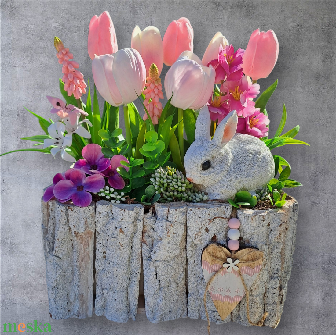 Nyuszi ül a fűben - ünnepi díszek, dekorációk - húsvéti díszek és dekorációk - húsvéti asztaldíszek - Meska.hu