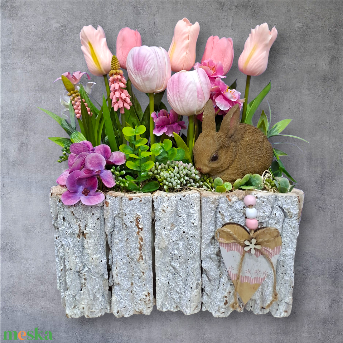 Nyuszi ül a fűben - ünnepi díszek, dekorációk - húsvéti díszek és dekorációk - húsvéti asztaldíszek - Meska.hu