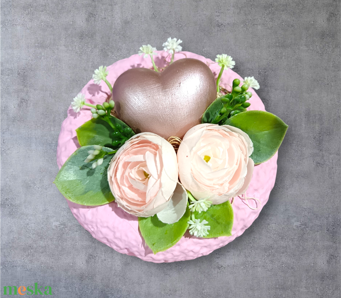 Színes korongban szív - otthon & életmód - virágdekoráció - virágdíszek - asztali virágdísz - Meska.hu