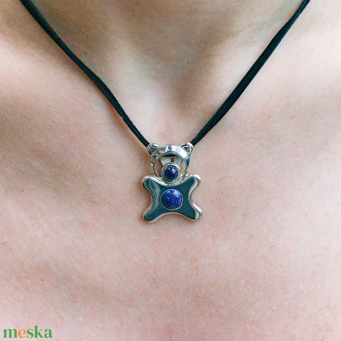 Állat formájú, lapis lazuli kővel díszített, kézműves ezüstmedál felnőtteknek - ékszer - nyaklánc - medál - Meska.hu