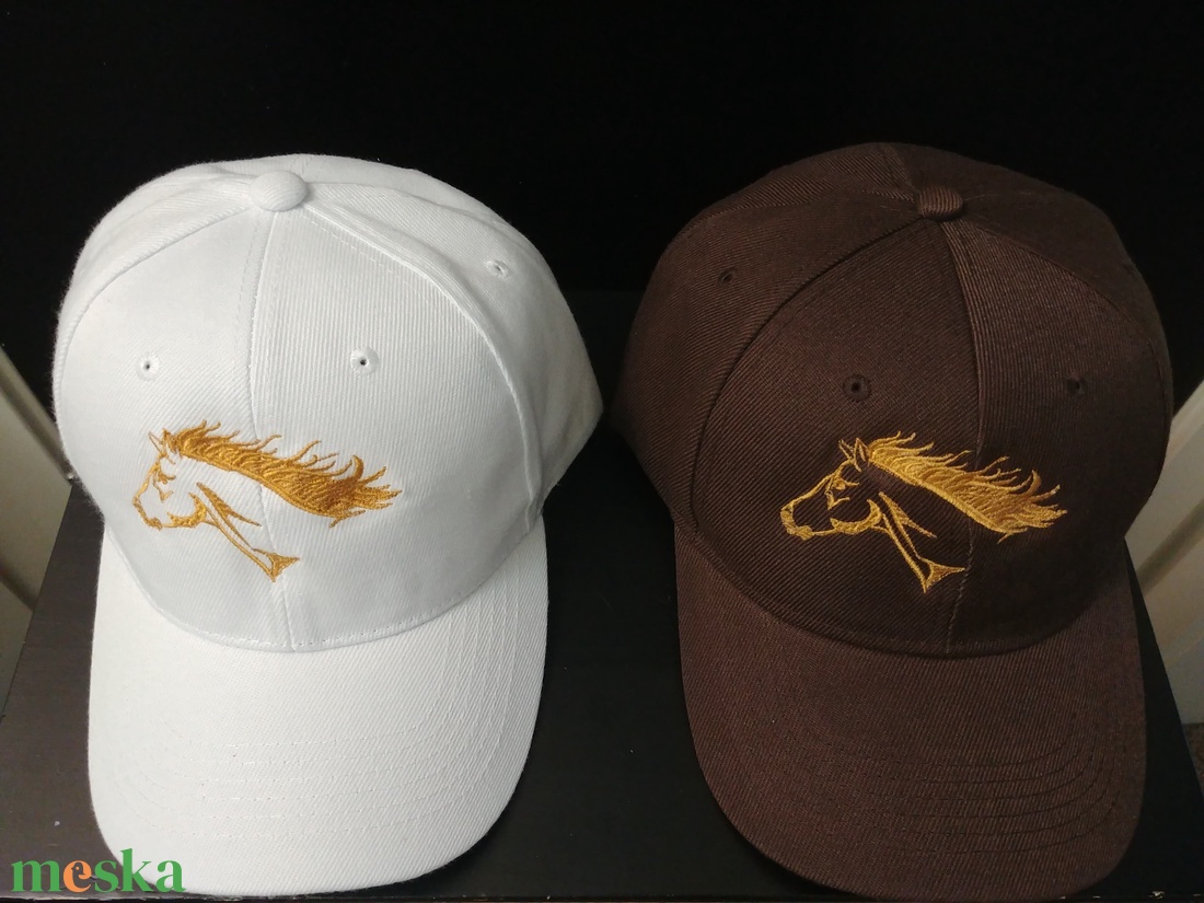 Ló Design Gépi Hímzésű Férfi, Női Baseball Sapka  - ruha & divat - sál, sapka, kendő - sapka - Meska.hu Ló Design Gépi Hímzésű Férfi, Női Baseball Sapka  - ruha & divat - sál, sapka, kendő - sapka - Meska.hu