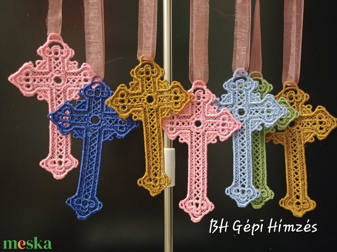 Kereszt alakú Könyvjelző, Karácsonyfadísz, Szabadon Álló Csipke Gépi Hímzéssel, 5 színben - karácsony - karácsonyi lakásdekoráció - karácsonyfadíszek - Meska.hu