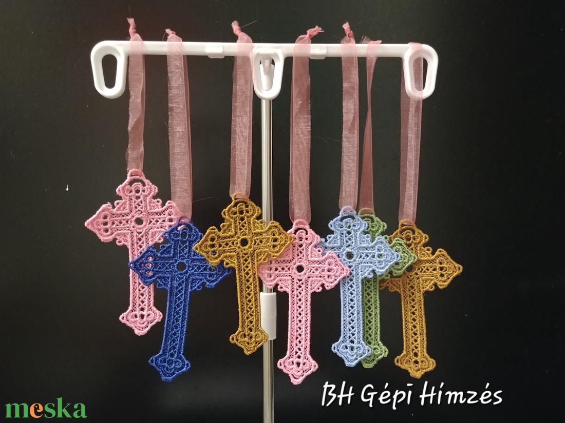 Kereszt alakú Könyvjelző, Karácsonyfadísz, Szabadon Álló Csipke Gépi Hímzéssel, 5 színben - karácsony - karácsonyi lakásdekoráció - karácsonyfadíszek - Meska.hu