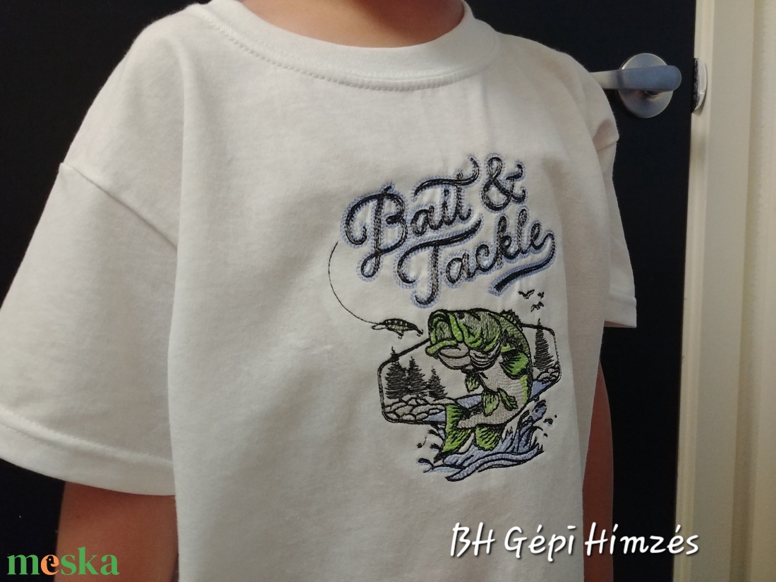 Horgász-Hal Design, Gyerek/Fiú Póló Gildan Gépi Hímzéssel - ruha & divat - babaruha & gyerekruha - póló - Meska.hu