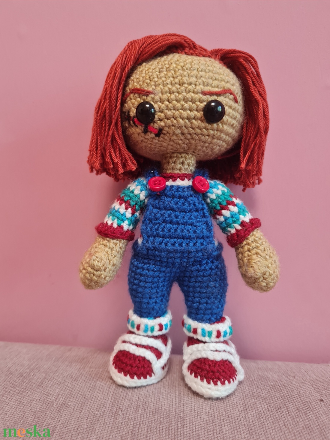 Horgolt Chucky baba figura - otthon & életmód - dekoráció - halloween - halloweeni figurák - Meska.hu