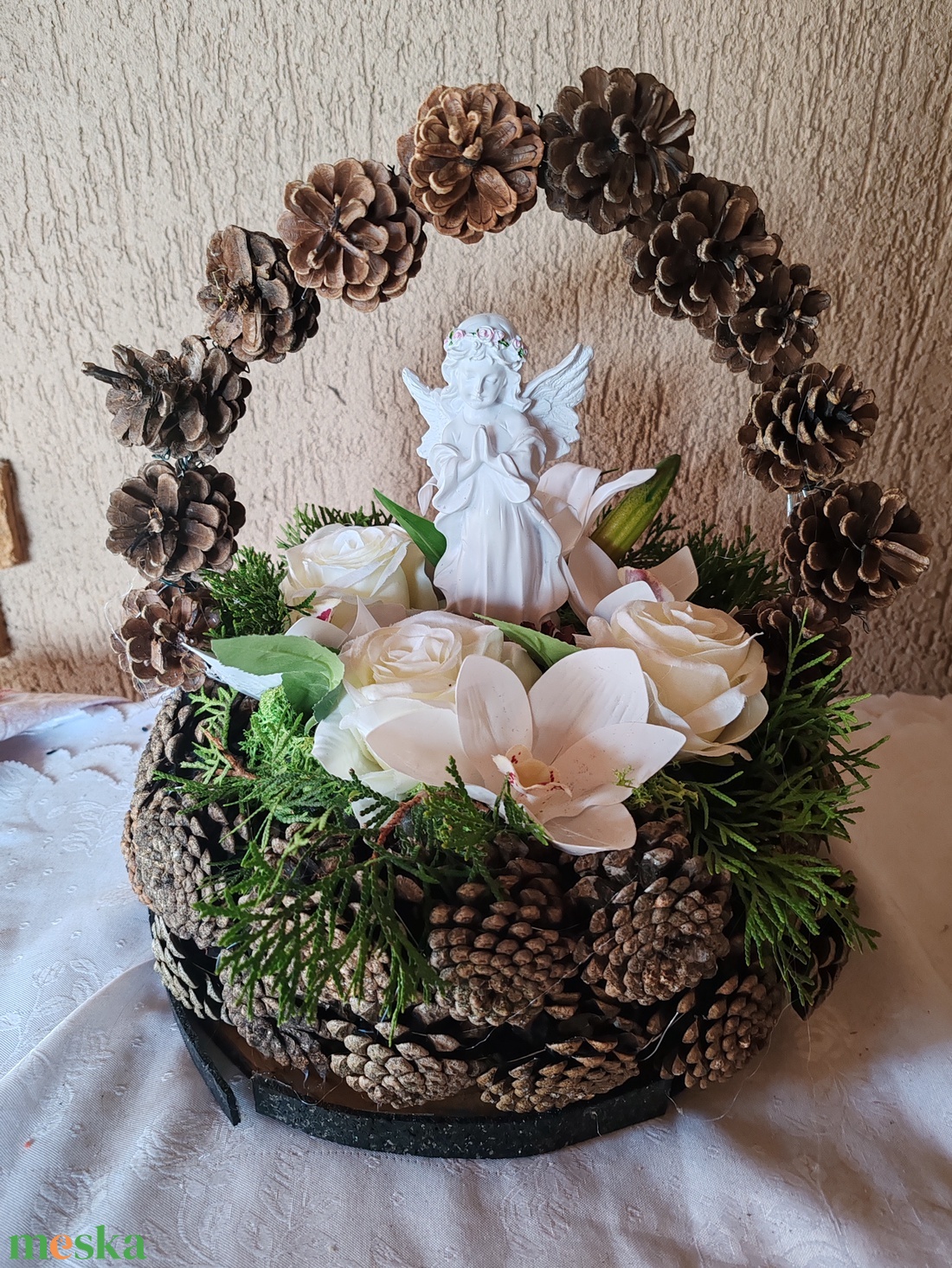 Toboz kosaras sírdísz - otthon & életmód - vallás - temetkezési tárgy - sírcsokor, virág dekoráció - Meska.hu Toboz kosaras sírdísz - otthon & életmód - vallás - temetkezési tárgy - sírcsokor, virág dekoráció - Meska.hu