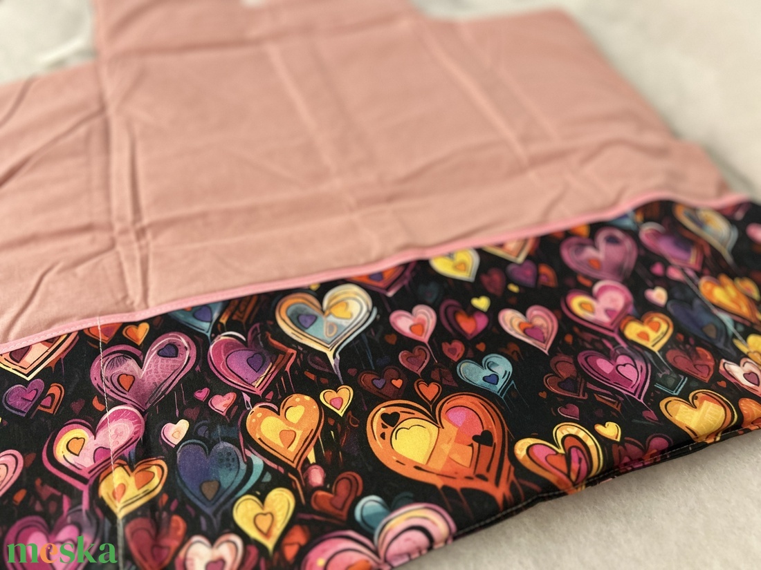 Pelenkázó alátét szívek - baba - mama - pelenkázó, babafürdető kellékek - pelenkázó alátét - Meska.hu