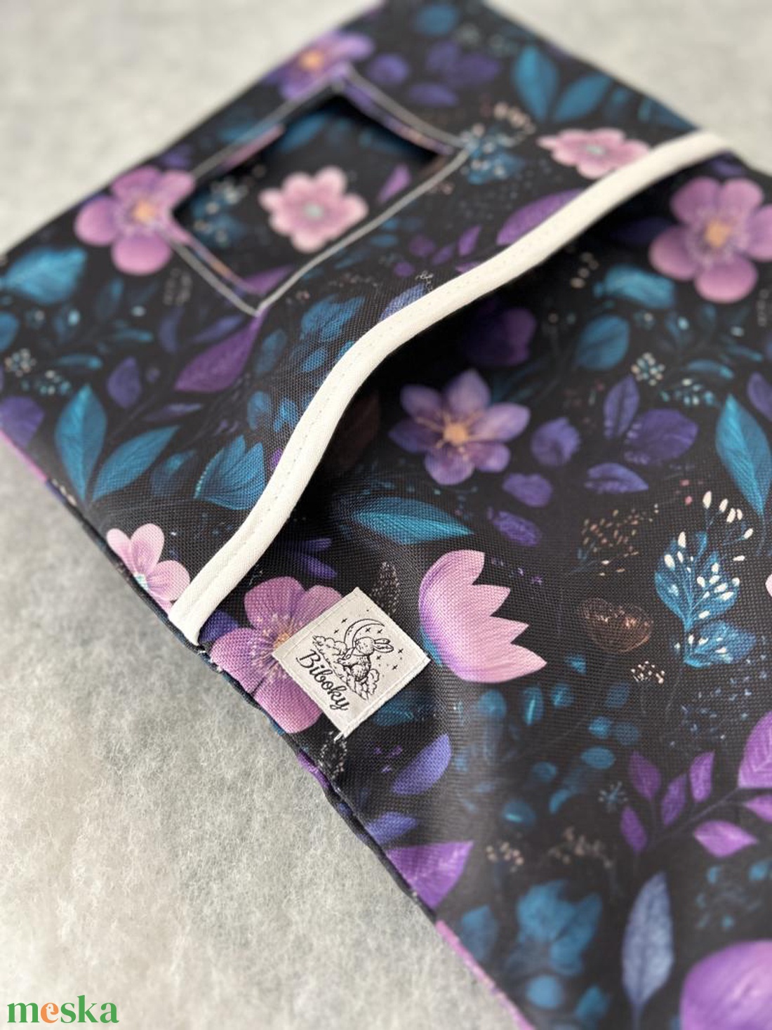 Pelenkázó neszesszer lila virágok - baba - mama - pelenkázó, babafürdető kellékek - pelenkázó neszeszer, pelenkatartó - Meska.hu