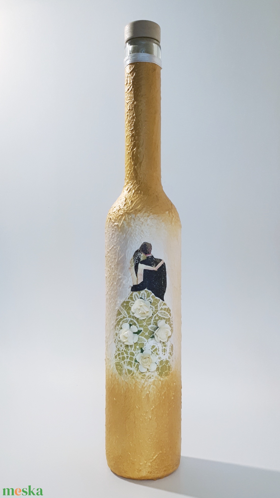Mr. and Mrs. menyasszony és vőlegény arany ruhás koktélos üveg pezsgős pohárral esküvőre, eljegyzésre, nászajándék. - esküvő - emlék & ajándék - nászajándék - Meska.hu