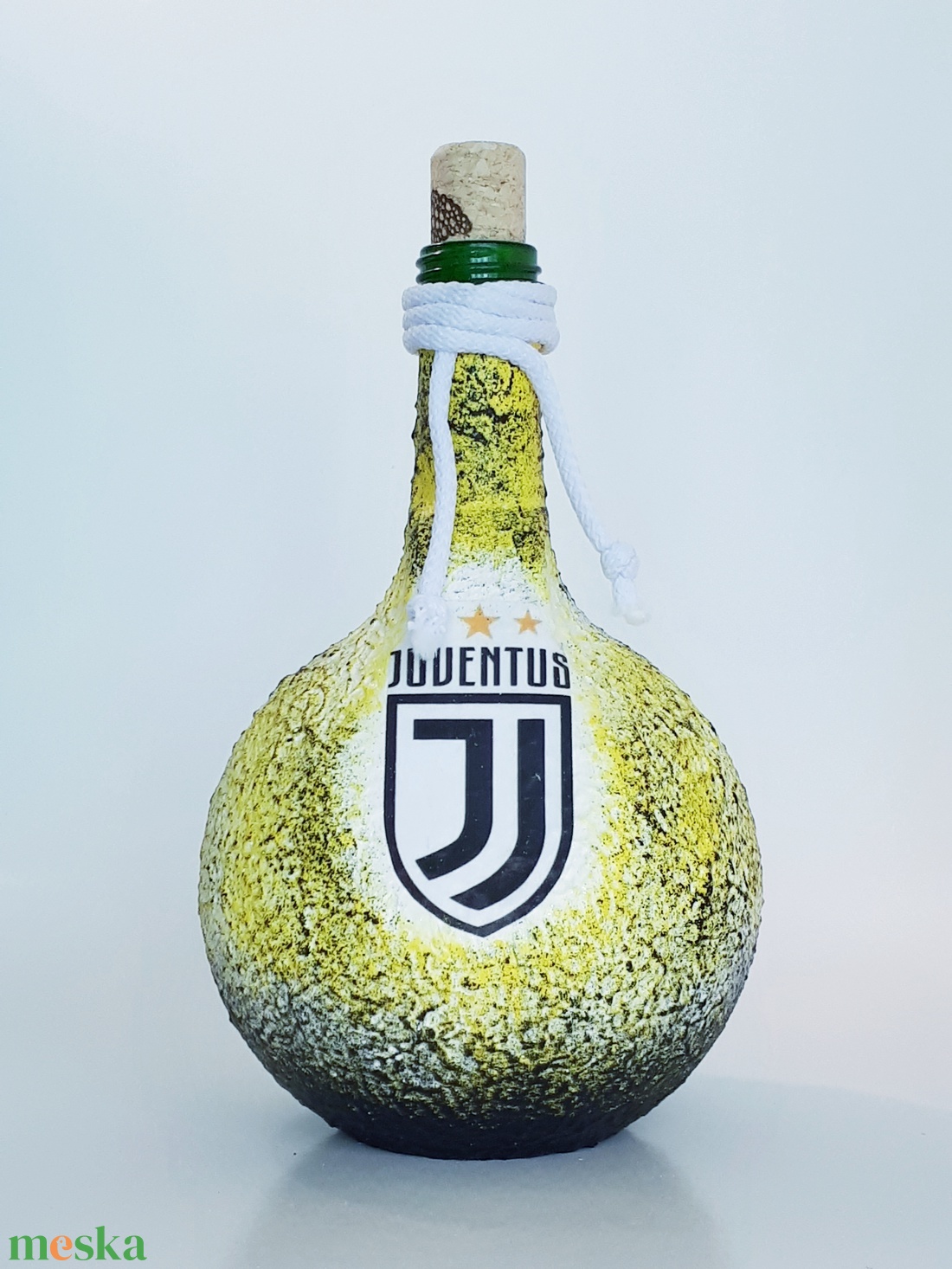 Juventus foci rajongói gömbölyű italos dísz- és használati üveg röviditalos poharakkal futball szurkolói ajándék - otthon & lakás - tálalás - pálinkás poharak, szettek - Meska.hu Juventus foci rajongói gömbölyű italos dísz- és használati üveg röviditalos poharakkal futball szurkolói ajándék - otthon & lakás - tálalás - pálinkás poharak, szettek - Meska.hu