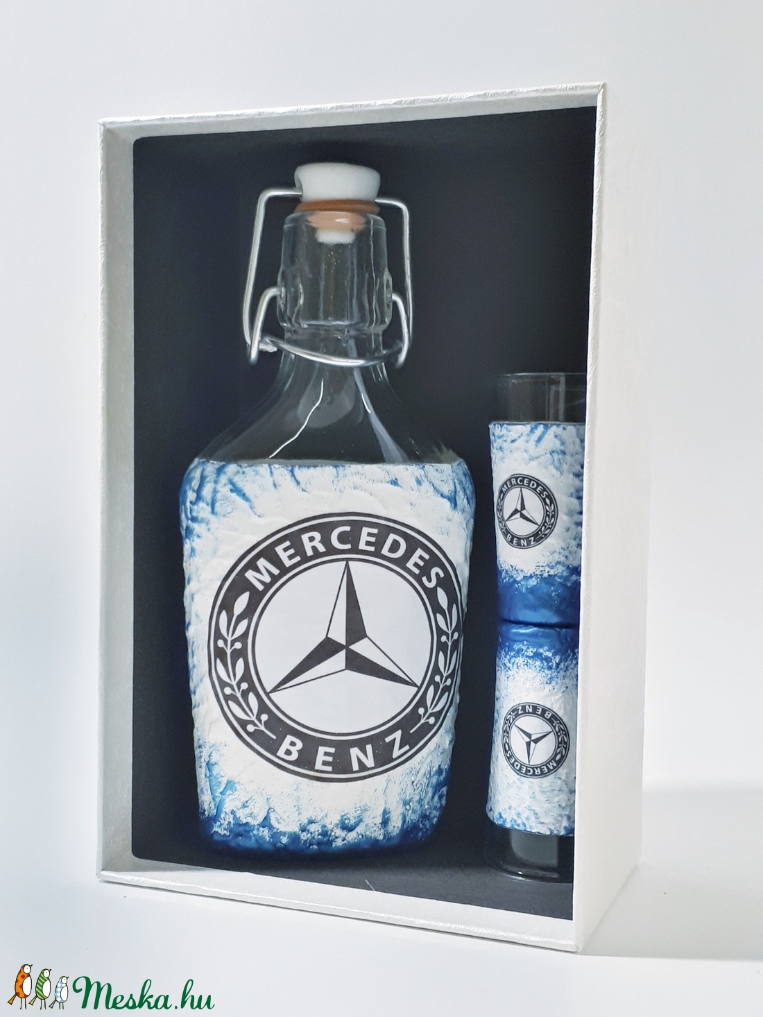 MERCEDES italosüveg MERCEDES rajongói ajándék röviditalos poharakkal karácsonyra, szülinapra, névnapra. - otthon & lakás - dekoráció - díszüveg - Meska.hu MERCEDES italosüveg MERCEDES rajongói ajándék röviditalos poharakkal karácsonyra, szülinapra, névnapra. - otthon & lakás - dekoráció - díszüveg - Meska.hu