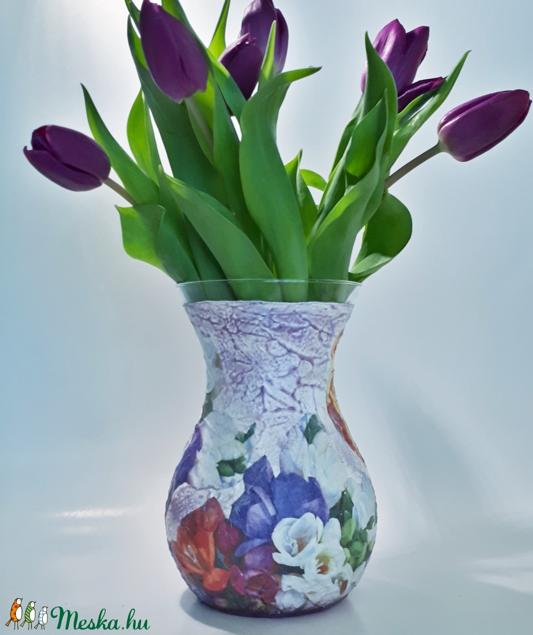 Frézia virágos üveg váza, virágos asztali dekoráció névnapra, szülinapra, karácsonyra, húsvétra, anyák napjára. - otthon & lakás - dekoráció - virágdísz és tartó - váza - Meska.hu
