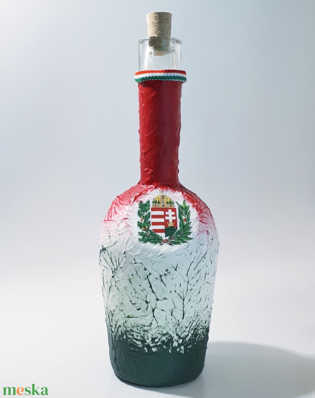 Magyar címeres whikys üveg piros-fehér-zöld magyaros whisykys pohárral - otthon & lakás - dekoráció - asztal és polc dekoráció - díszüveg - Meska.hu Magyar címeres whikys üveg piros-fehér-zöld magyaros whisykys pohárral - otthon & lakás - dekoráció - asztal és polc dekoráció - díszüveg - Meska.hu