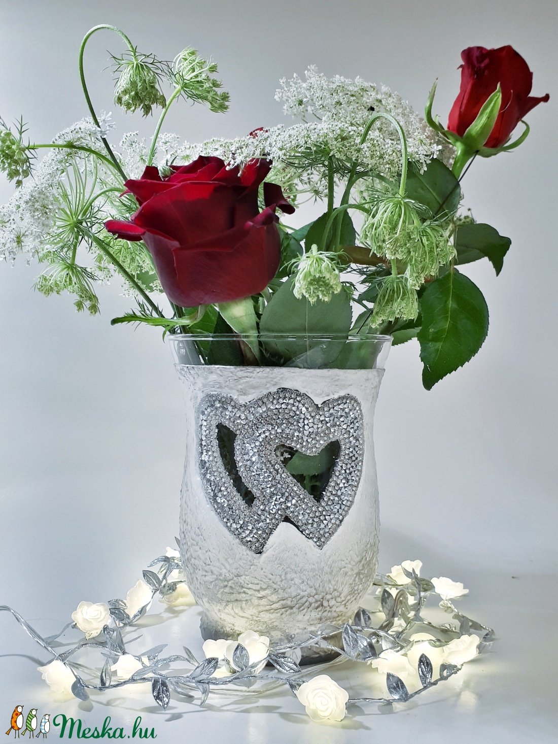 Szív strasszos ezüst-fehér váza, esküvői asztali dekoráció, asztalidísz, nászajádnék, ajándék esküvőre.  - esküvő - dekoráció - asztaldísz - Meska.hu