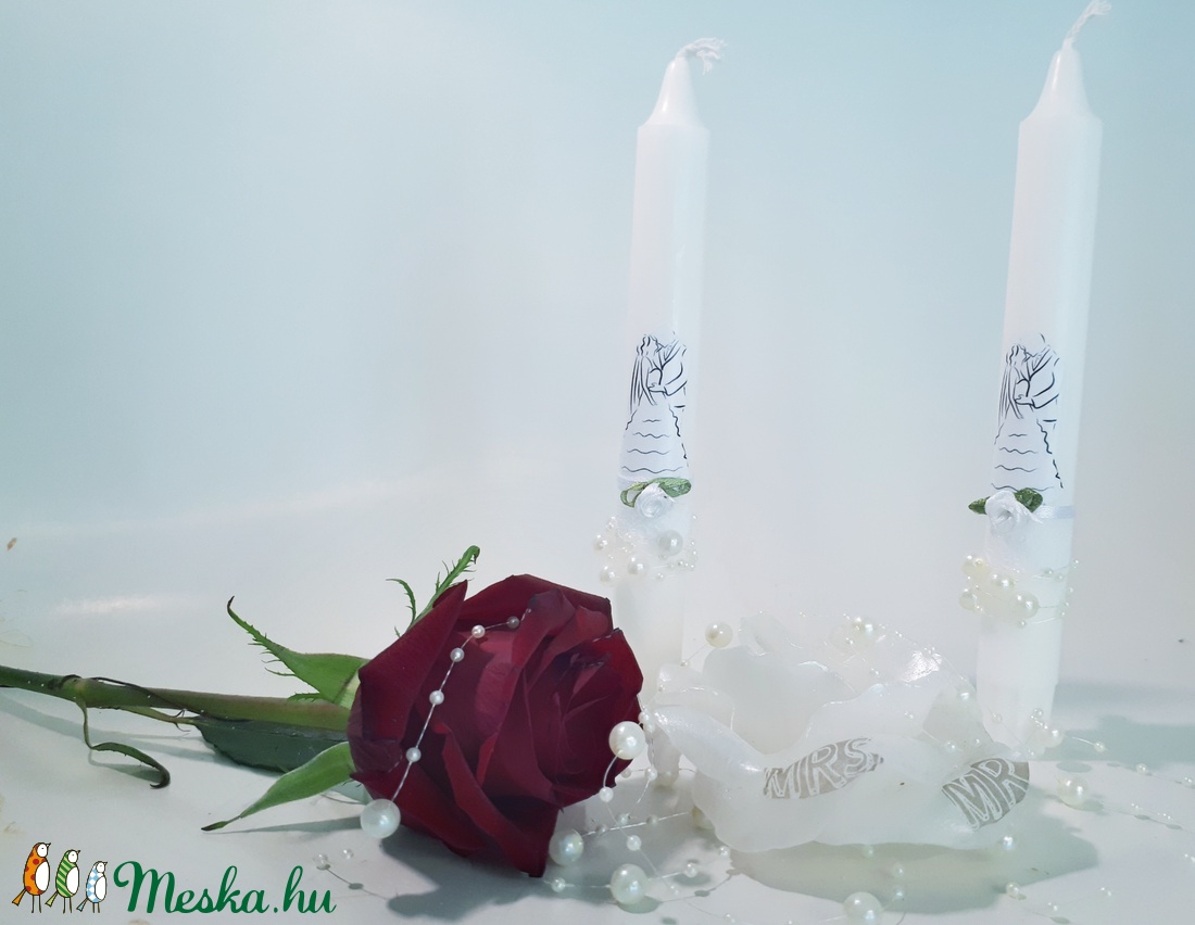 Fehér rózsa mr and mrs gyertyagyújtás szett, vőlegényes, menyaszonyos asztali dekoráció, nászajádnék, ajándék esküvőre.  - esküvő - dekoráció - gyertya & gyertyatartó - Meska.hu