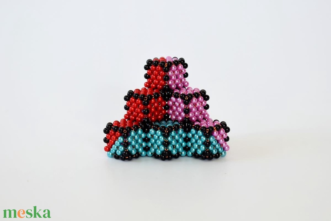 Piros-lila-türkizkék lépcsős piramis fekete ráccsal - otthon & életmód - dekoráció - dísztárgy - Meska.hu