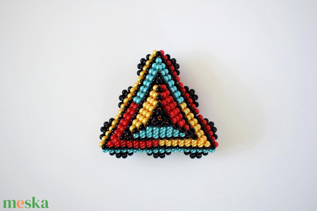 Piros-sárga-türkizkék lépcsős piramis fekete ráccsal - otthon & életmód - dekoráció - dísztárgy - Meska.hu