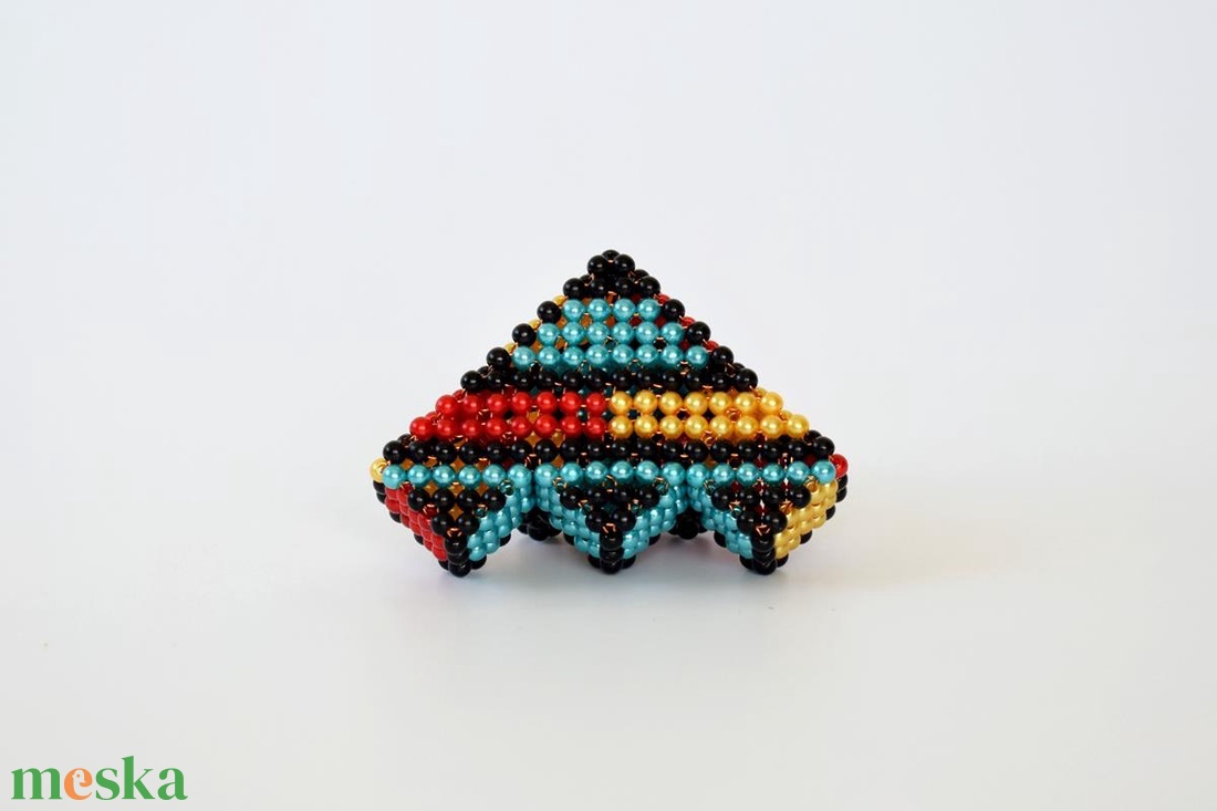 Piros-sárga-türkizkék lépcsős piramis fekete ráccsal - otthon & életmód - dekoráció - dísztárgy - Meska.hu