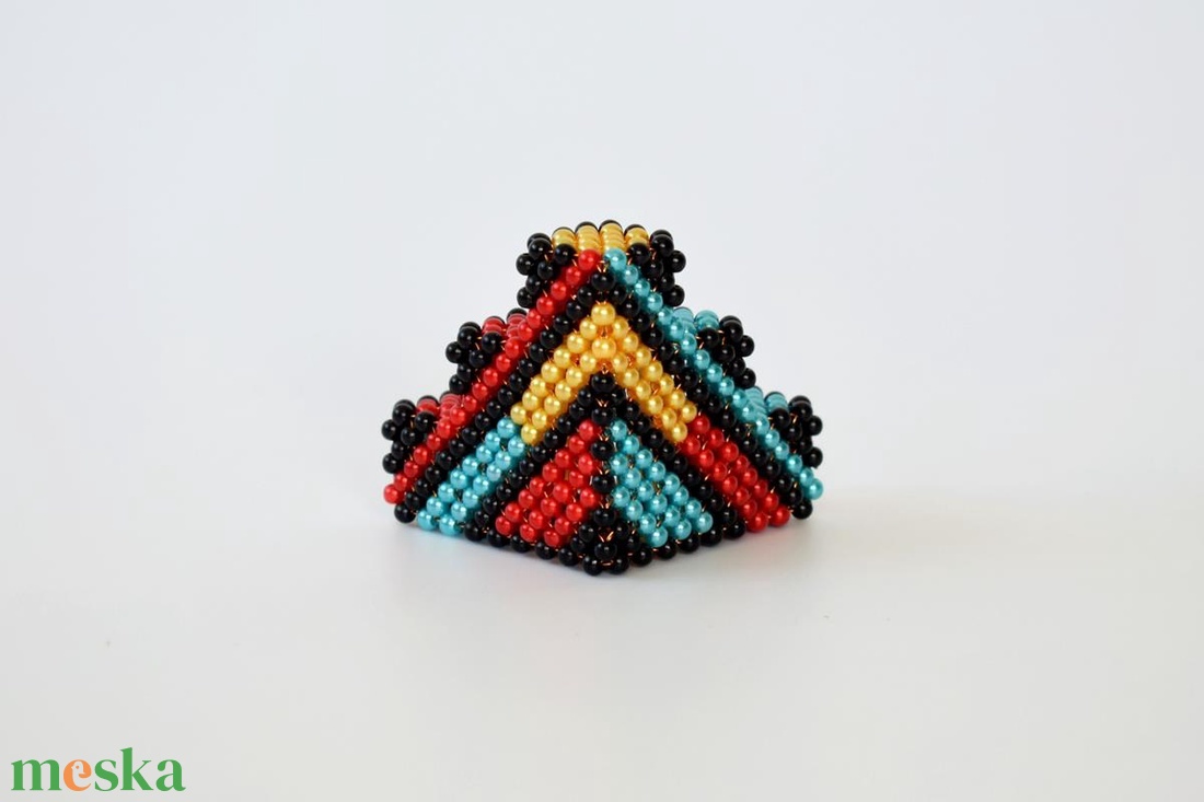 Piros-sárga-türkizkék lépcsős piramis fekete ráccsal - otthon & életmód - dekoráció - dísztárgy - Meska.hu