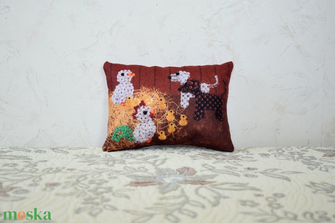 Mini mesepárna  Kikeltek a gyöngycsibék - otthon & életmód - lakástextil - párna & párnahuzat - Meska.hu