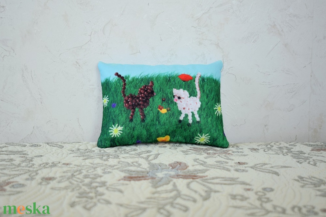 Mini mesepárna  Gyöngycicák és a gyöngypillangók - otthon & életmód - lakástextil - párna & párnahuzat - Meska.hu
