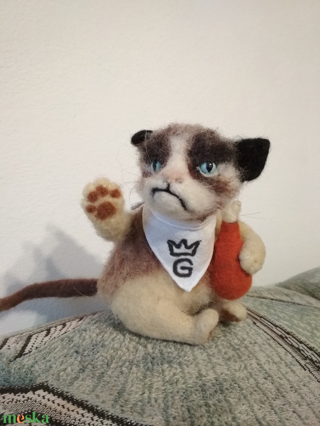 Grumpy a legkirályabb tűnemezelt, nemez cica - játék & sport - plüssállat & játékfigura - cica - Meska.hu Grumpy a legkirályabb tűnemezelt, nemez cica - játék & sport - plüssállat & játékfigura - cica - Meska.hu