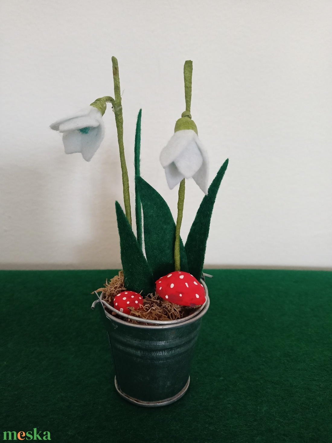 Tavaszváró hóvirág és gomba vödörben. - otthon & életmód - virágdekoráció - virágdíszek - asztali virágdísz - Meska.hu