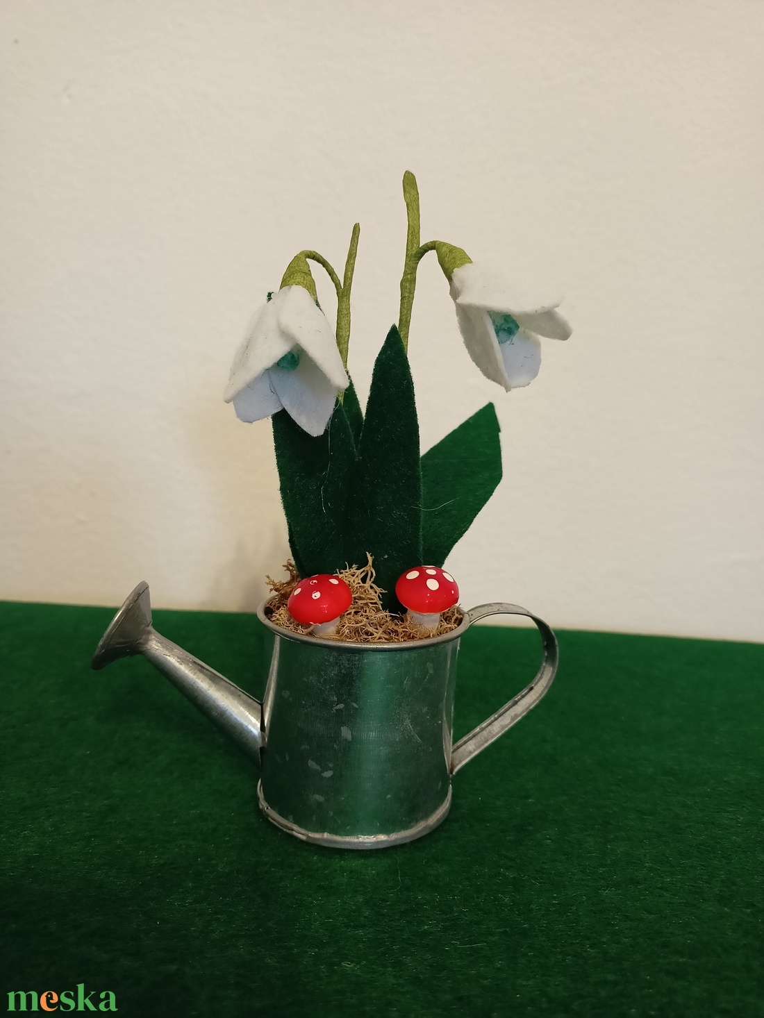 Tavaszváró hóvirág és gomba locsoló kannában. - otthon & életmód - dekoráció - asztal és polc dekoráció - zenedoboz - Meska.hu