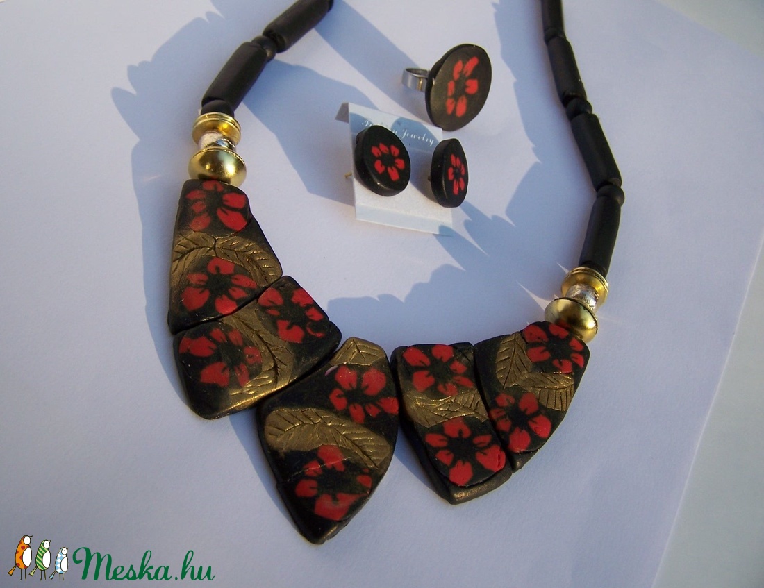Desigual mintás nyaklánc-gyűrű-fülbevaló szett, fekete-piros-arany -  - Meska.hu