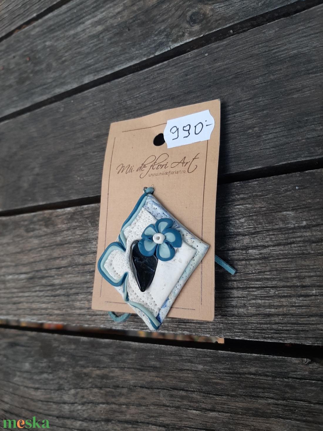 Féldrágaköves medál virággal - ékszer - nyaklánc - medál - Meska.hu