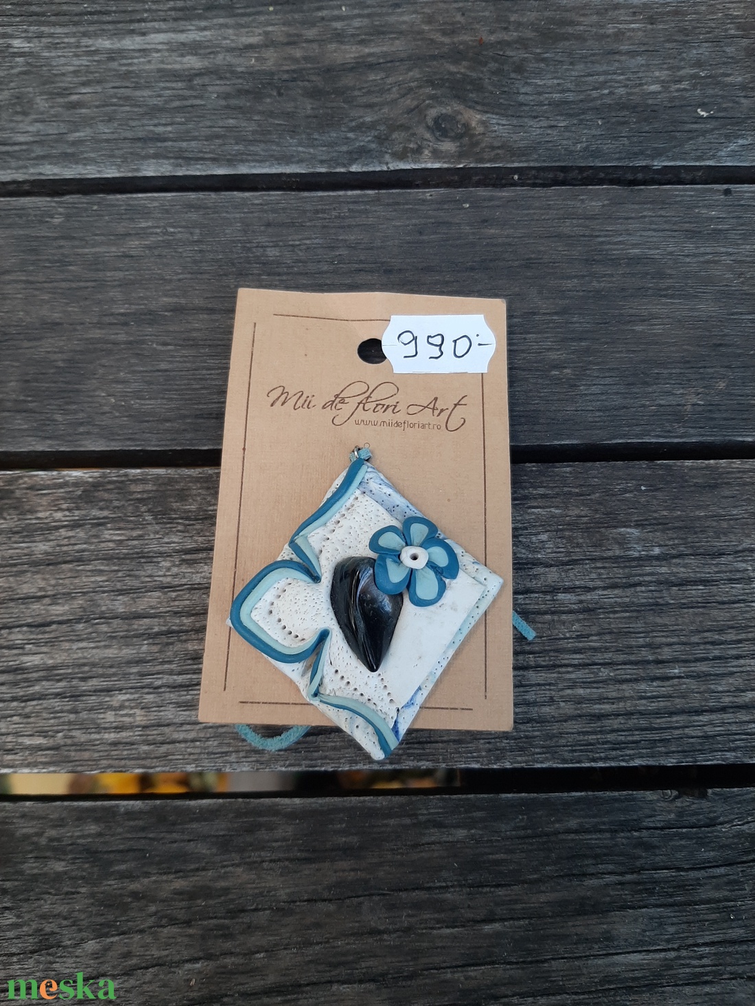 Féldrágaköves medál virággal - ékszer - nyaklánc - medál - Meska.hu