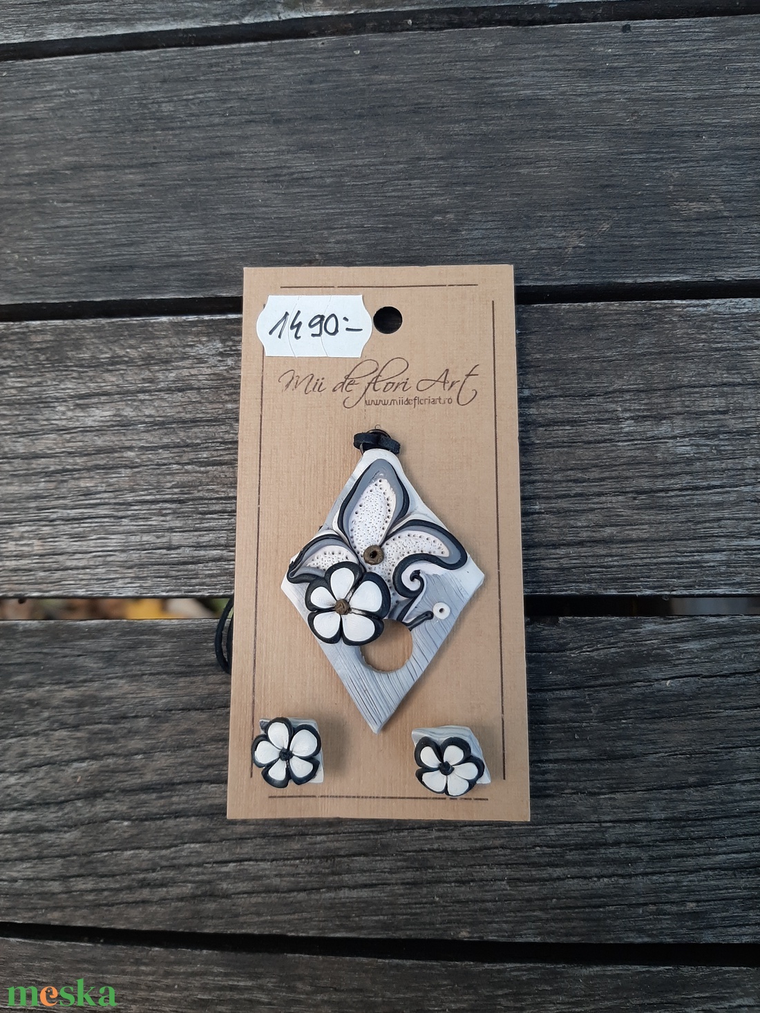 Fekete-fehér ékszergarnitúra: medál és fülbevaló - ékszer - ékszerszett - Meska.hu