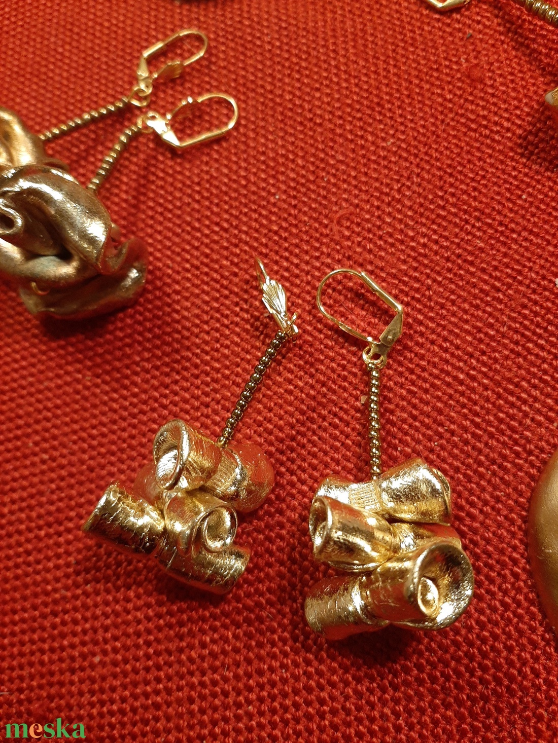 Arany rózsa fülbevaló Plast-Kitt gyurmából (nem csak) Szilveszterre! - ékszer - fülbevaló - lógó fülbevaló - Meska.hu