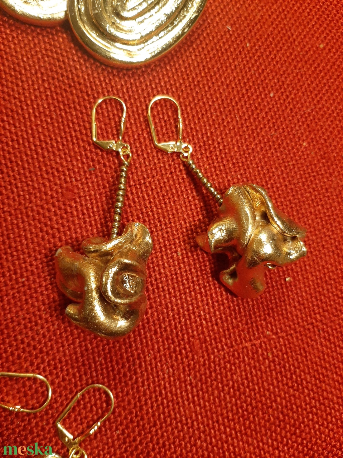 Arany csomó fülbevaló Plast-Kitt gyurmából (nem csak) Szilveszterre! - ékszer - fülbevaló - lógó fülbevaló - Meska.hu