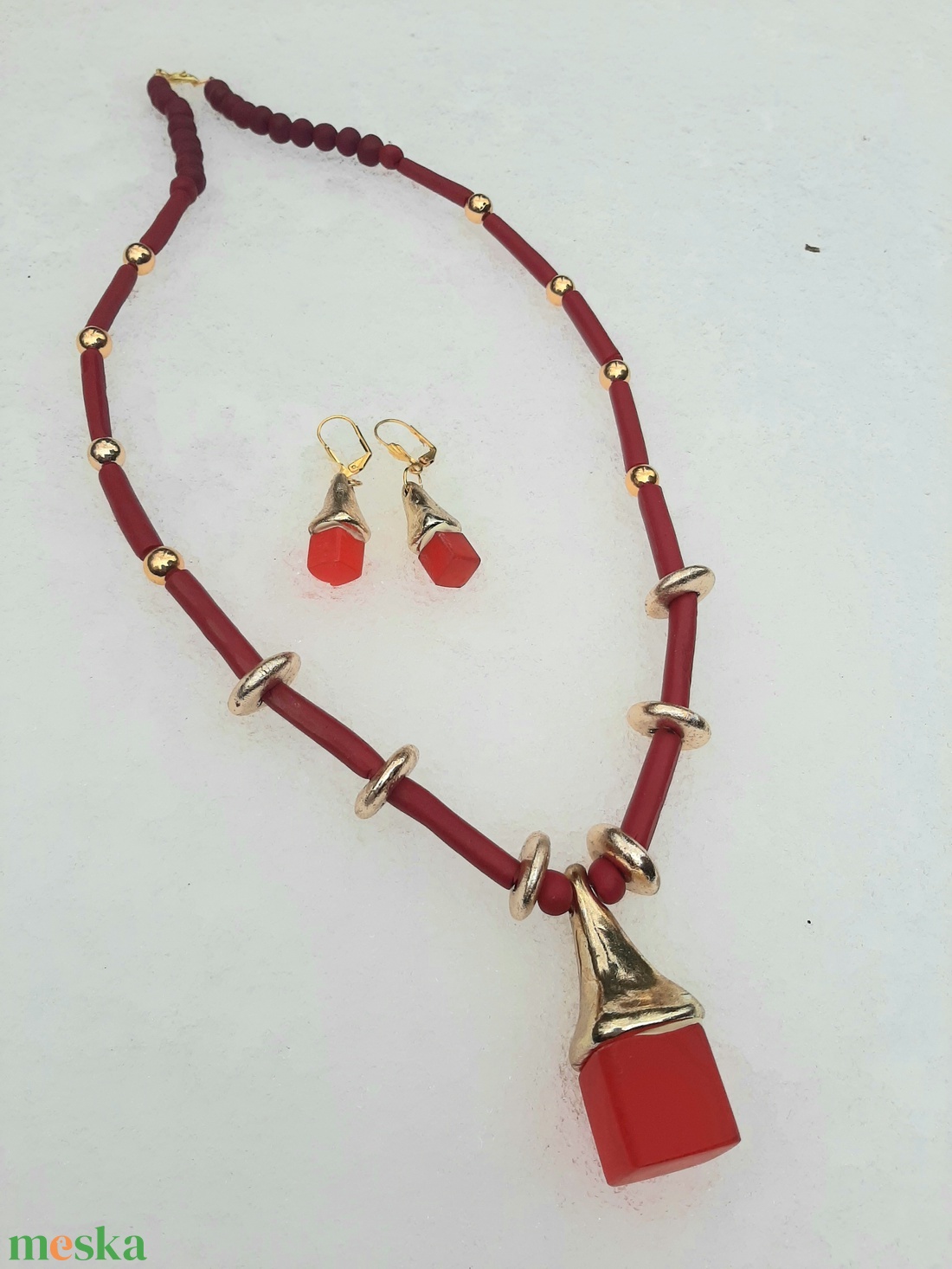 Arany-bordó hosszú lánc-fülbevaló garnitúra műgyanta kockával - ékszer - nyaklánc - statement nyaklánc - Meska.hu