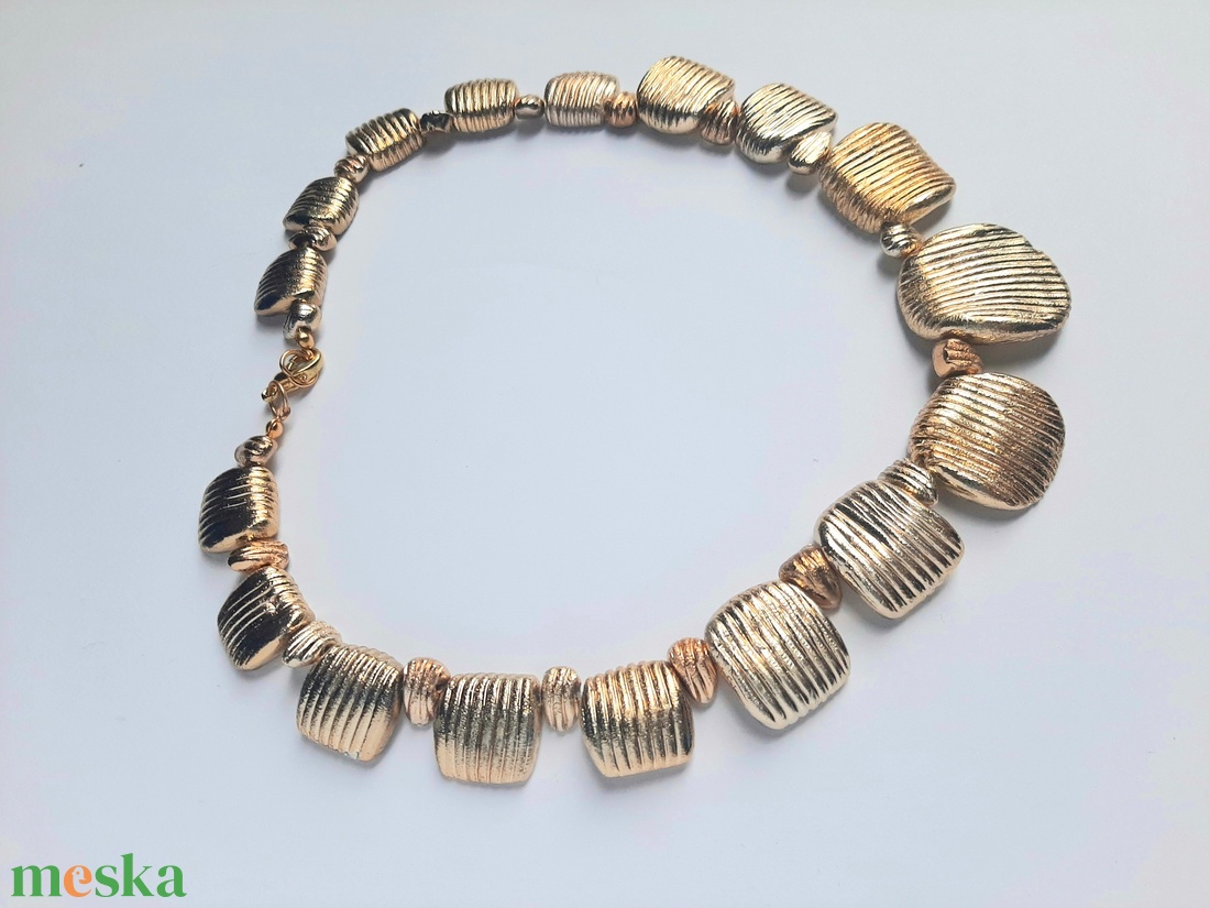 Arany nyakék recés lapokból, galvanizált - ékszer - nyaklánc - statement nyaklánc - Meska.hu