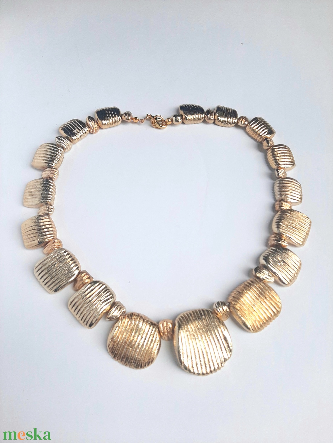 Arany nyakék recés lapokból, galvanizált - ékszer - nyaklánc - statement nyaklánc - Meska.hu