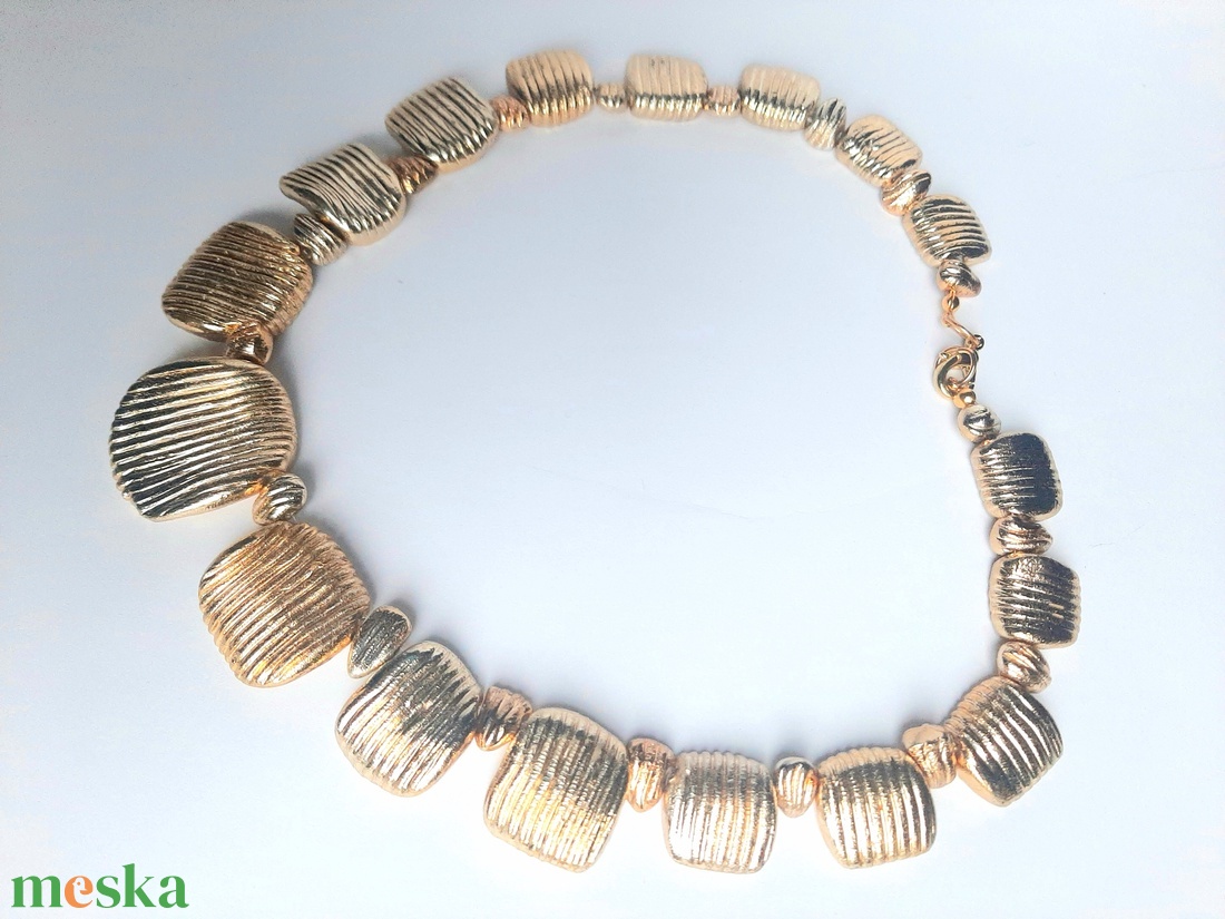 Arany nyakék recés lapokból, galvanizált - ékszer - nyaklánc - statement nyaklánc - Meska.hu