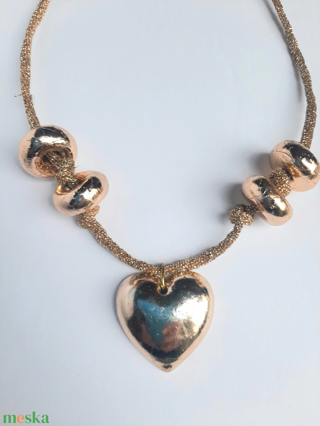 Arany szív medál ünnepi arany zsinóron - ékszer - nyaklánc - statement nyaklánc - Meska.hu