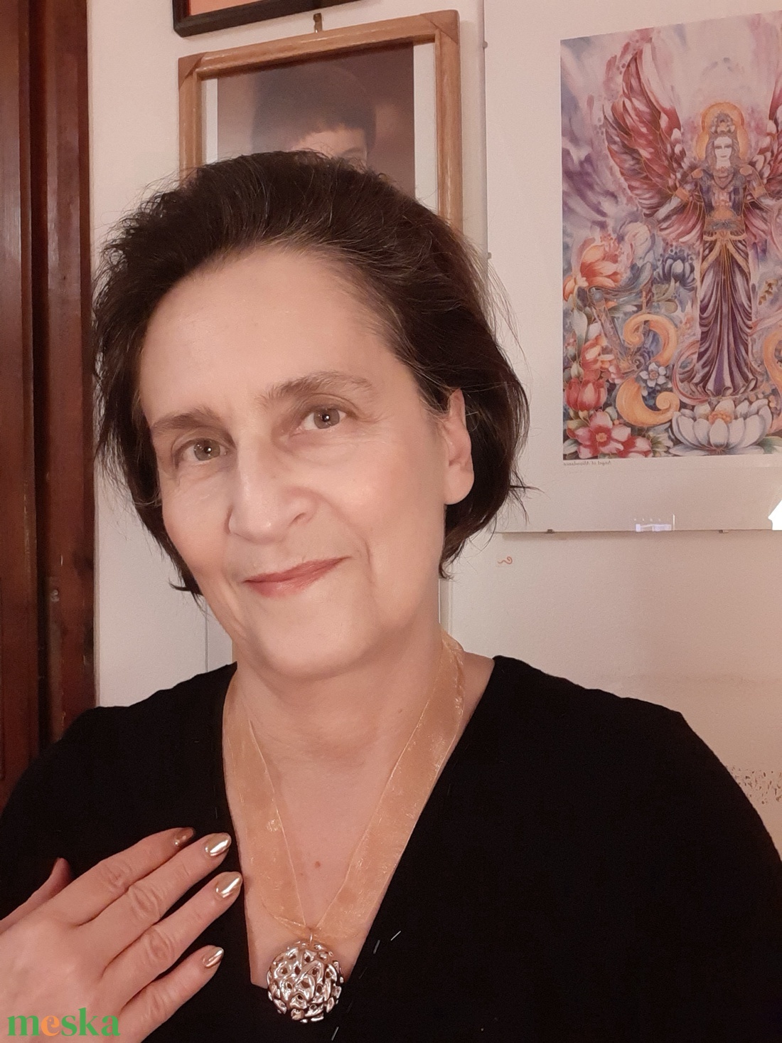  Arany kerek kosárka medál organza szalagon - ékszer - nyaklánc - statement nyaklánc - Meska.hu