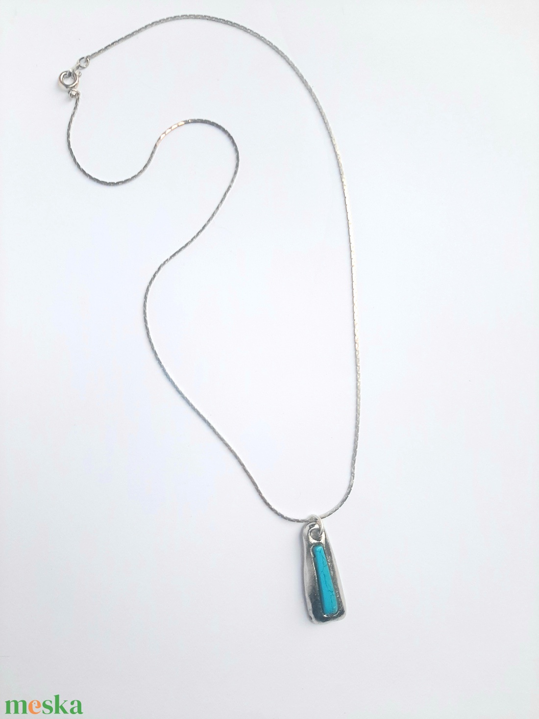 Ezüst kis medál howlit féldrágakővel - ékszer - nyaklánc - medál - Meska.hu