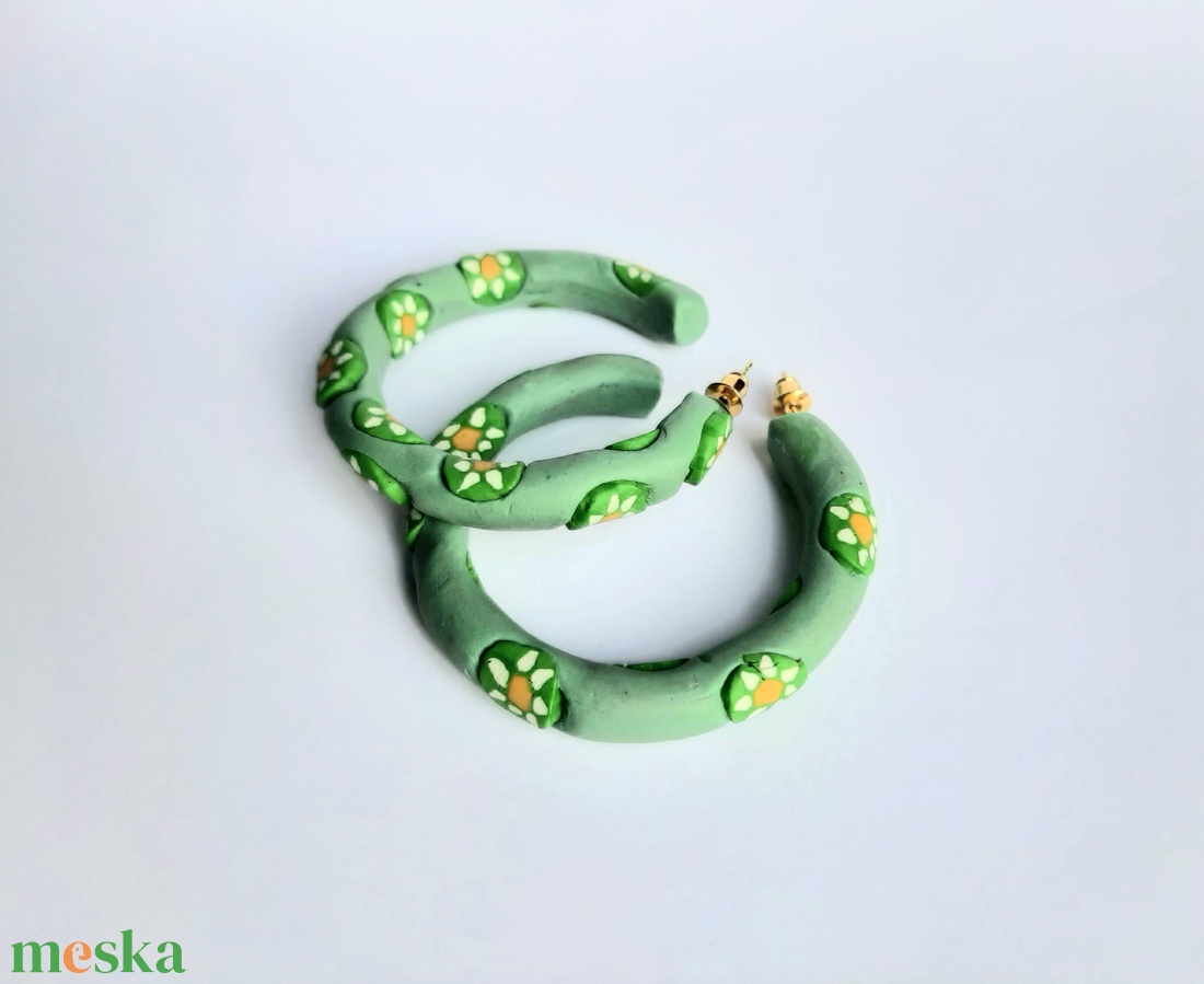 Millefiori margaréta mintás karika fülbevaló - ékszer - fülbevaló - karika fülbevaló - Meska.hu
