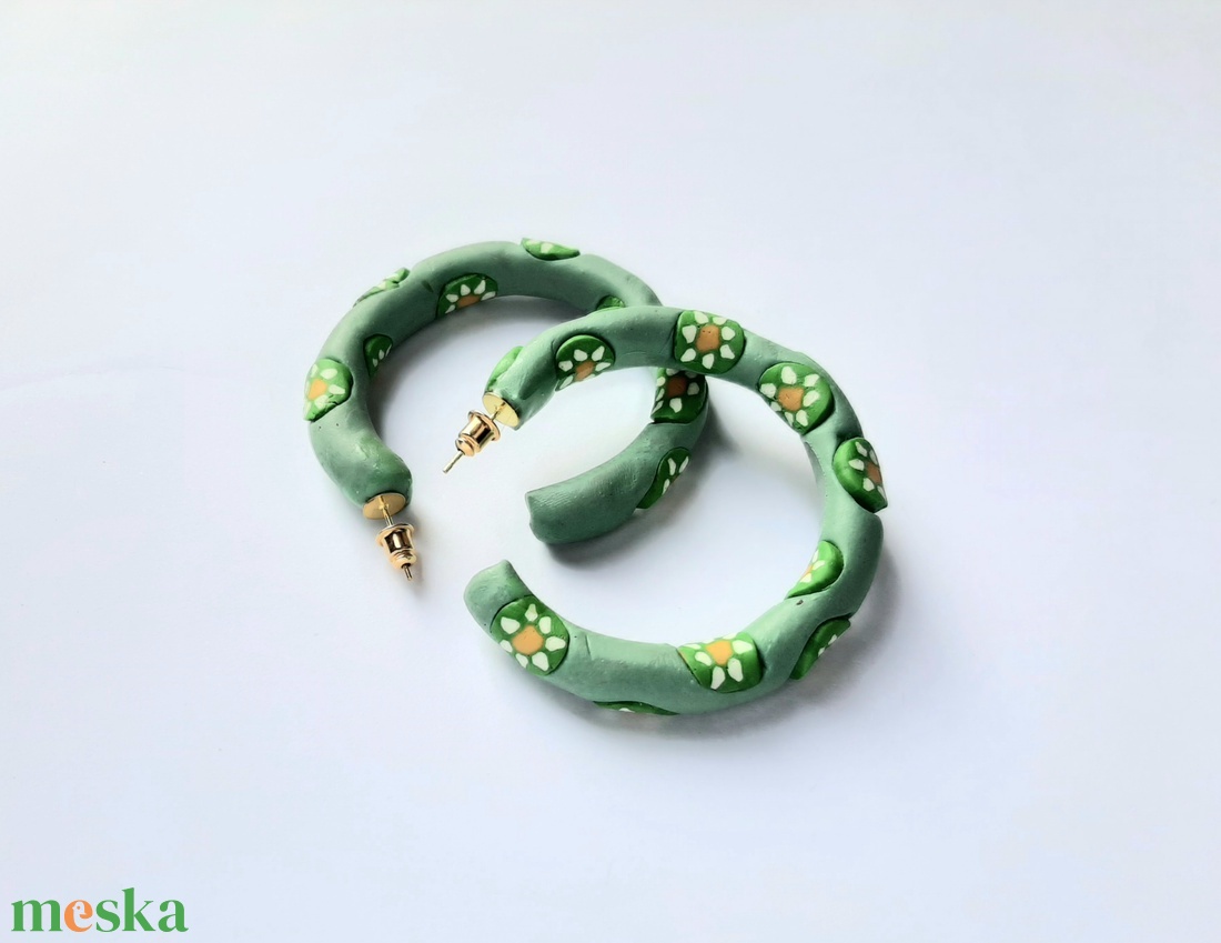 Millefiori margaréta mintás karika fülbevaló - ékszer - fülbevaló - karika fülbevaló - Meska.hu