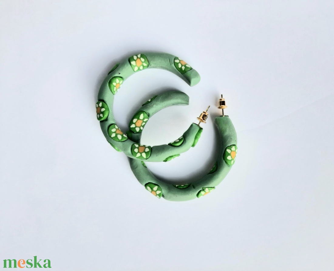 Millefiori margaréta mintás karika fülbevaló - ékszer - fülbevaló - karika fülbevaló - Meska.hu