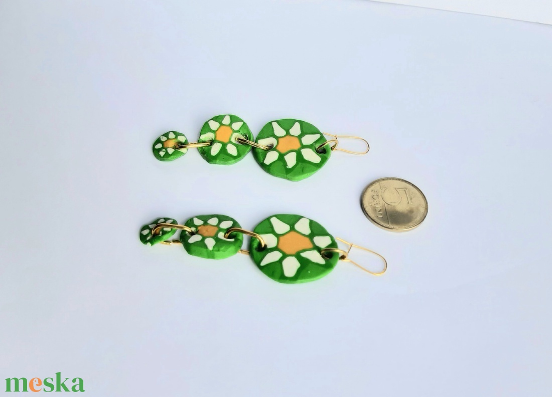 Millefiori margaréta mintás hosszú fülbevaló - ékszer - fülbevaló - lógó fülbevaló - Meska.hu